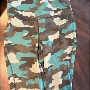 Lululemon Athletica Camouflage Leggings in Teal and Gray